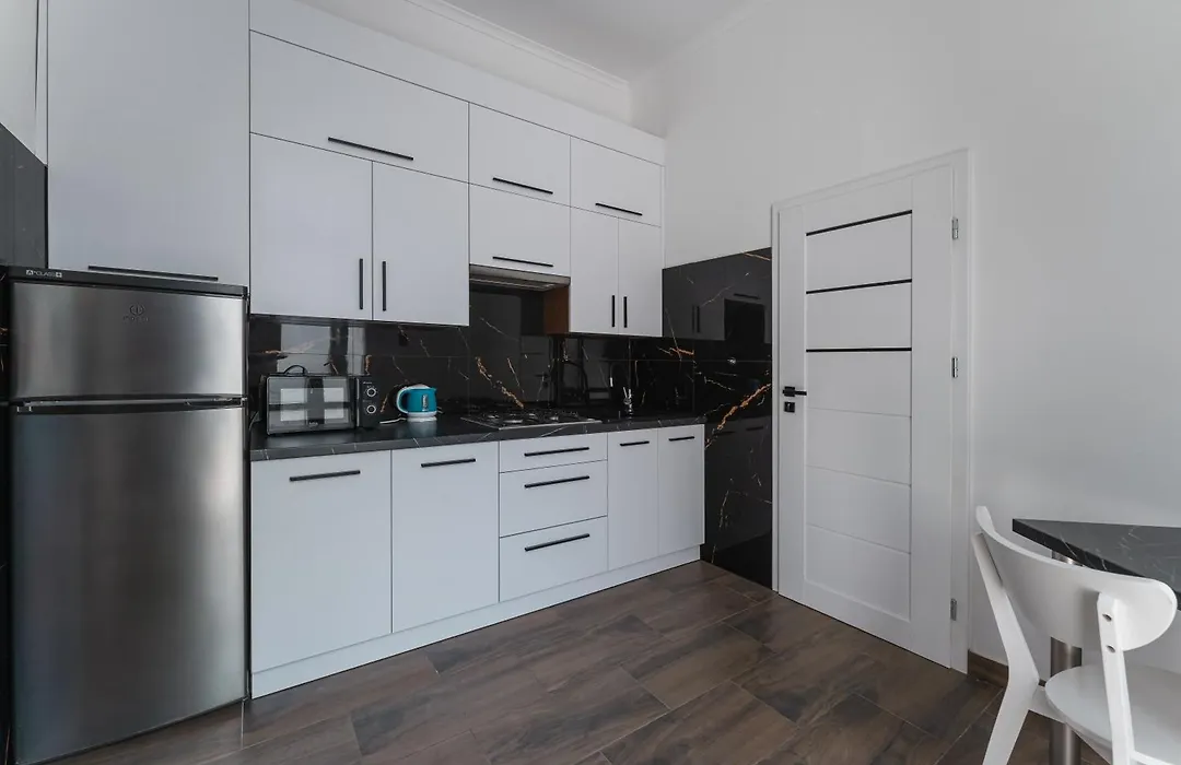 Queen Apartments-1