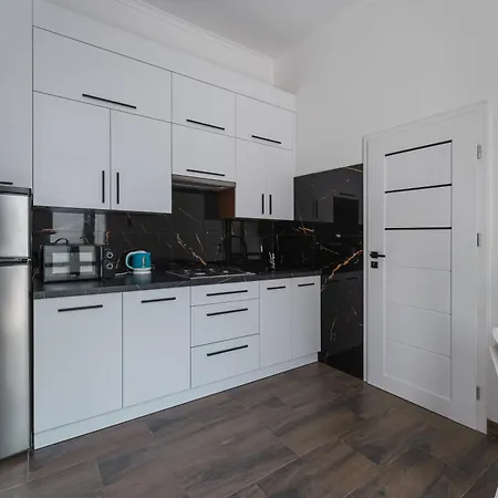 Queen Apartments-3