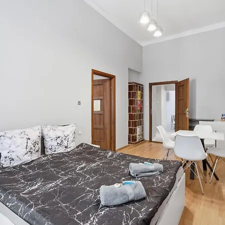 Queen Apartments-2