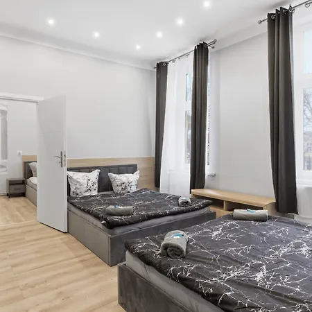 Queen Apartments-3