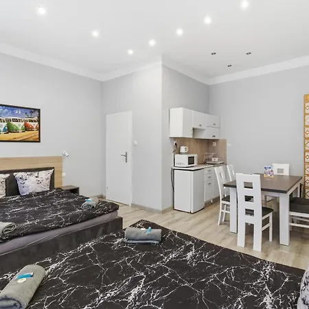 Queen Apartments-2